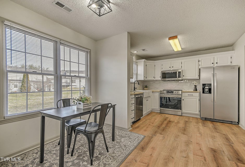 Photo #13: 1725 Lakeview Drive