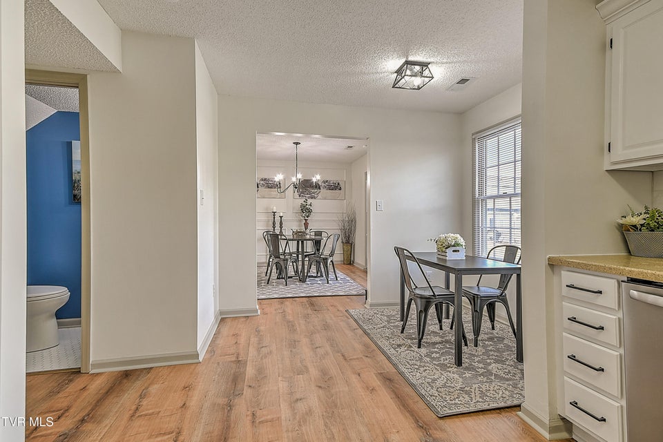 Photo #17: 1725 Lakeview Drive