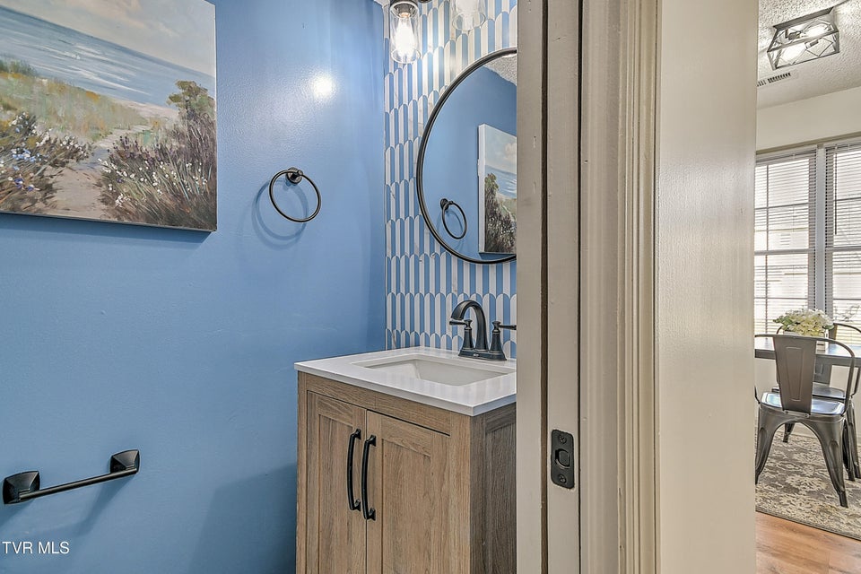 Photo #18: 1725 Lakeview Drive