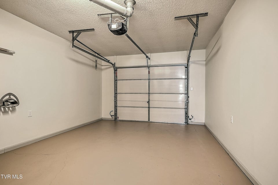 Photo #19: 1725 Lakeview Drive