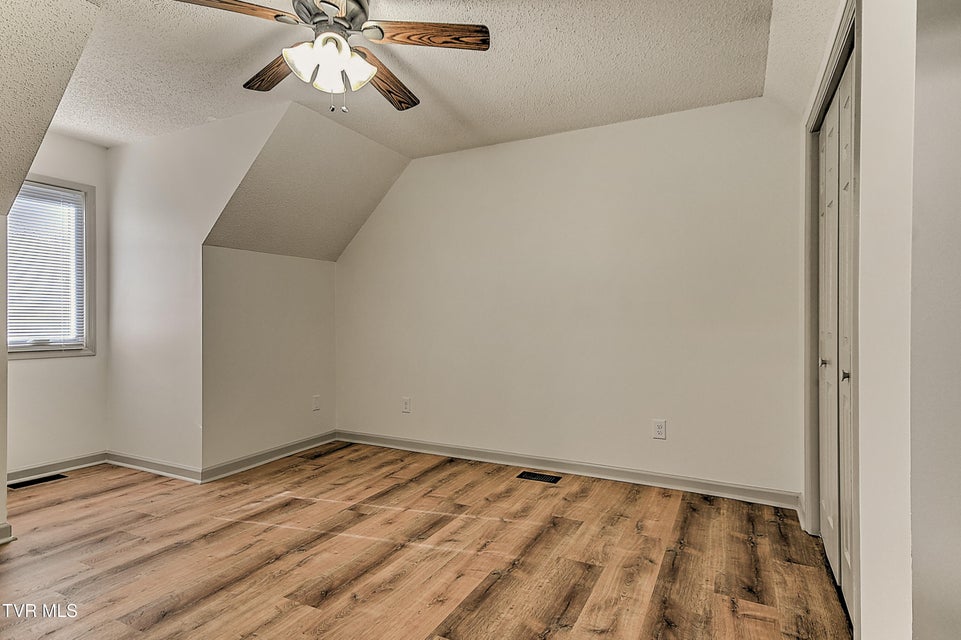 Photo #20: 1725 Lakeview Drive