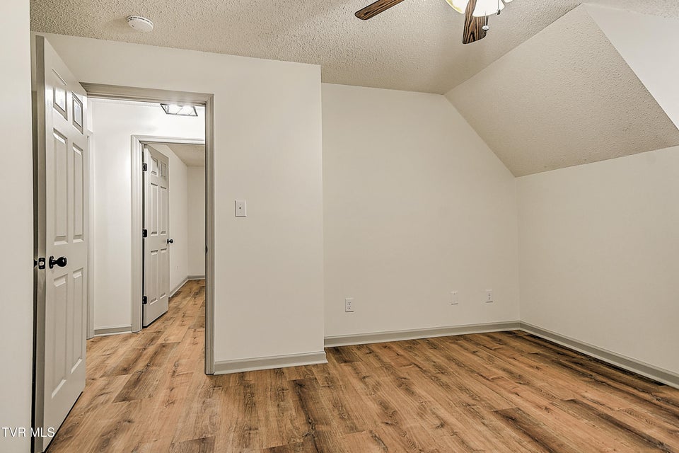 Photo #22: 1725 Lakeview Drive