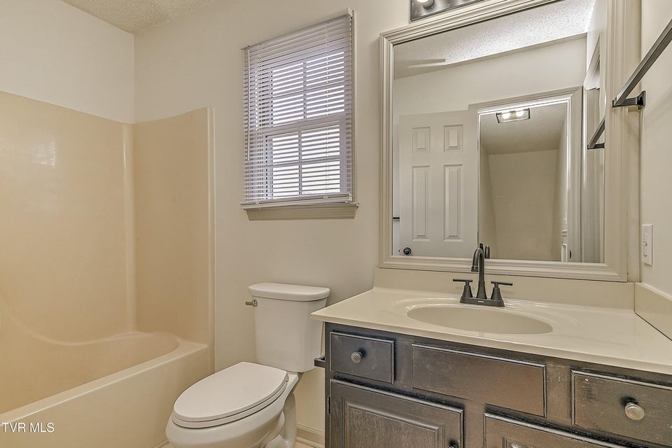 Photo #23: 1725 Lakeview Drive