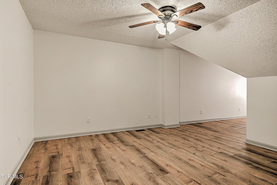 Photo #24: 1725 Lakeview Drive