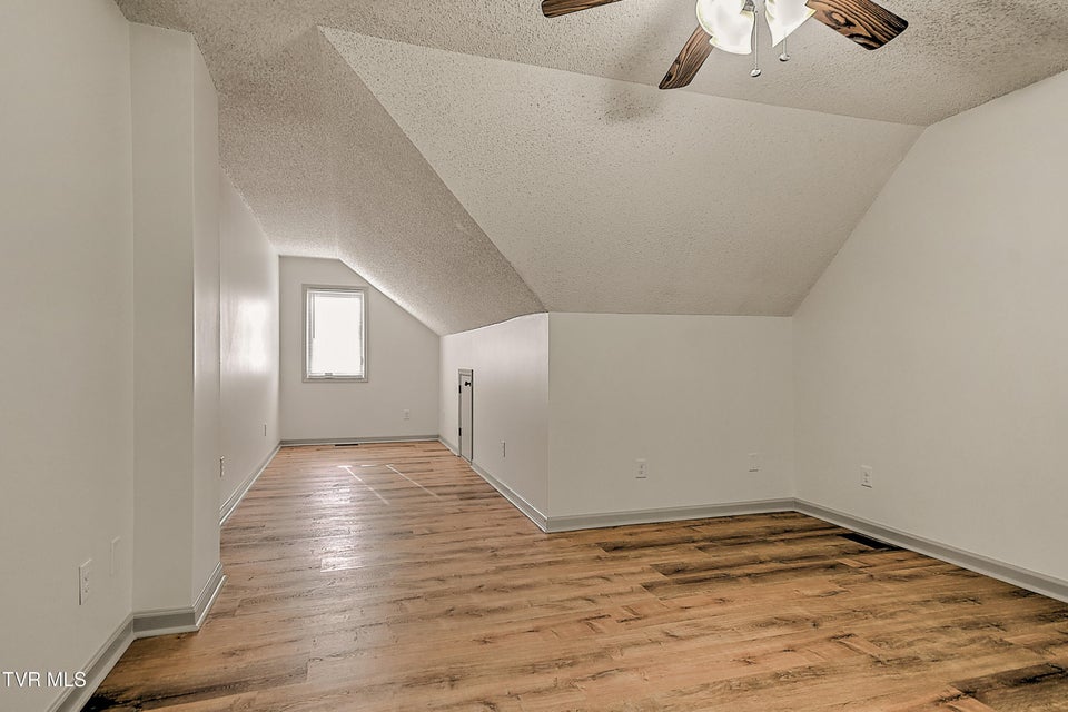 Photo #26: 1725 Lakeview Drive