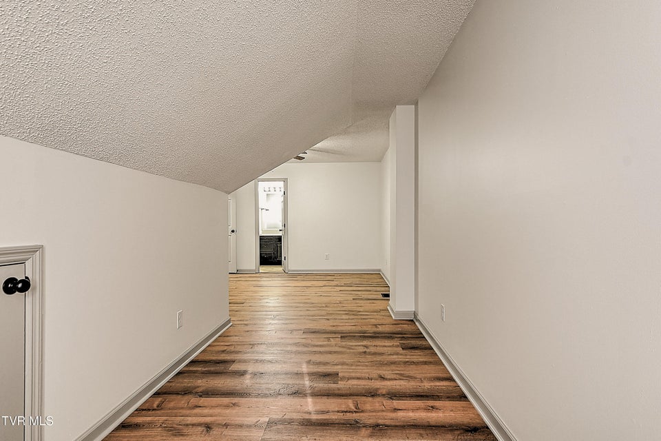 Photo #27: 1725 Lakeview Drive