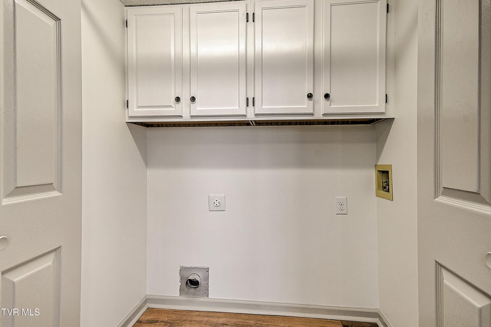 Photo #29: 1725 Lakeview Drive