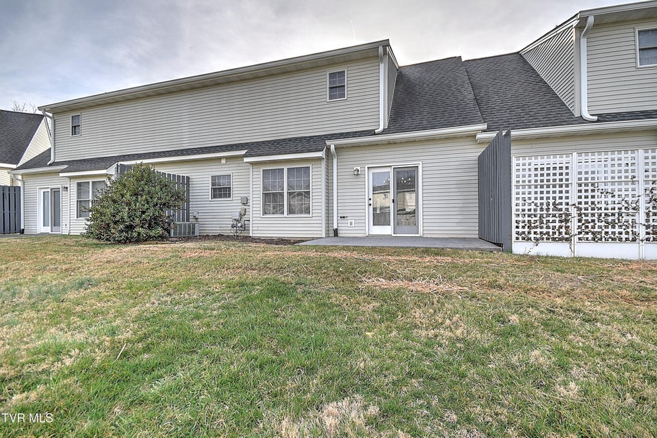 Photo #32: 1725 Lakeview Drive