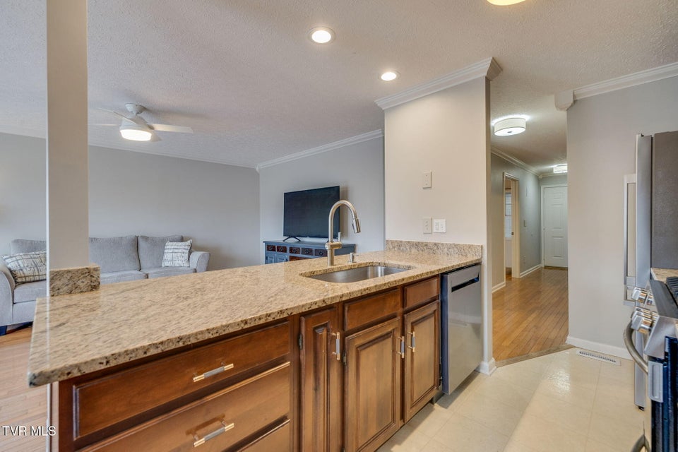 Photo #10: 428 Alexander Avenue