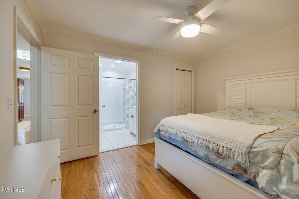 Photo #16: 428 Alexander Avenue