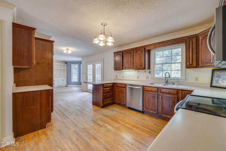 Photo #15: 704 Ridgefields Road