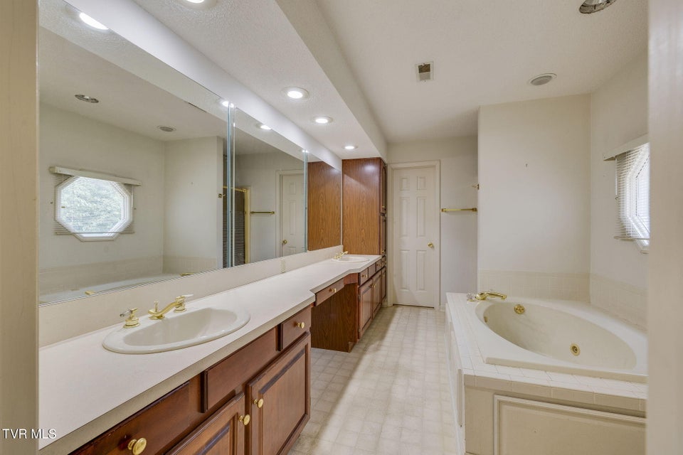 Photo #26: 704 Ridgefields Road