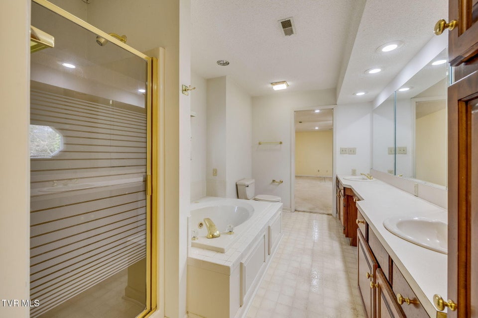 Photo #27: 704 Ridgefields Road