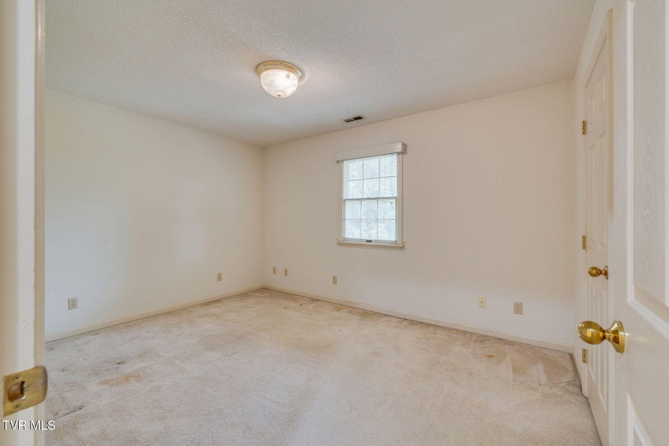 Photo #37: 704 Ridgefields Road