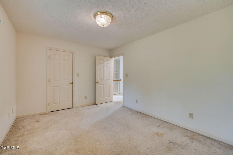 Photo #39: 704 Ridgefields Road