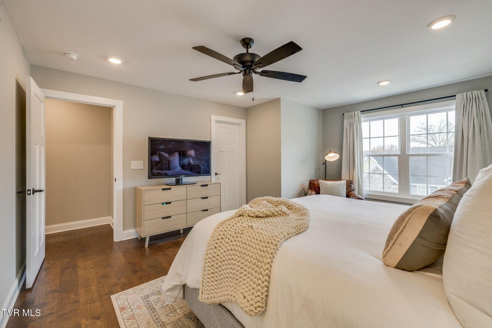 Photo #17: 373 Piper Glen