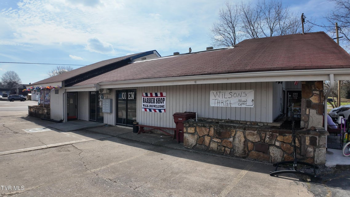 Photo #3: 1001 Roan Street