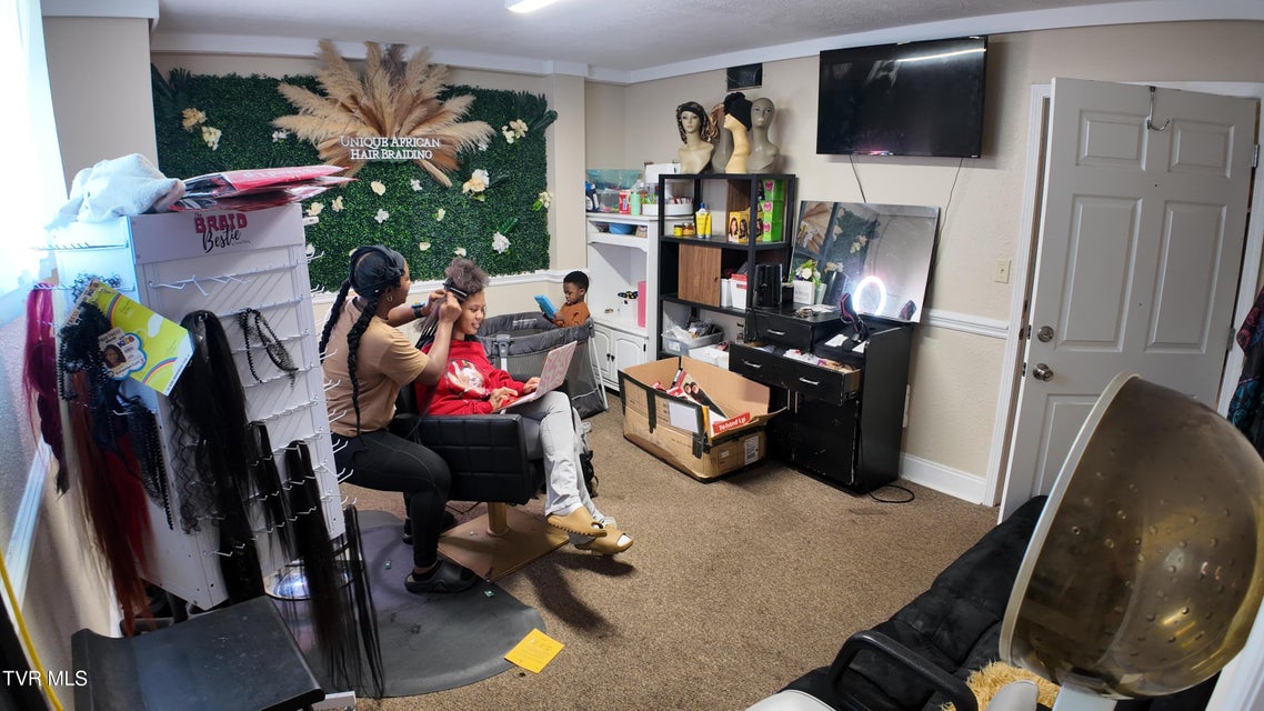 Photo #31: 1001 Roan Street