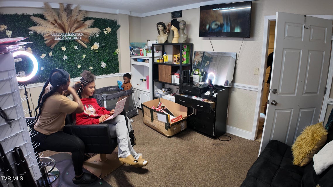 Photo #32: 1001 Roan Street