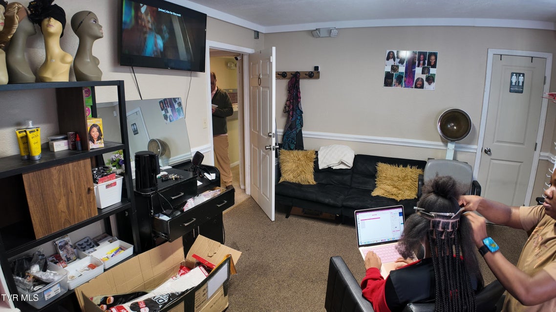 Photo #33: 1001 Roan Street