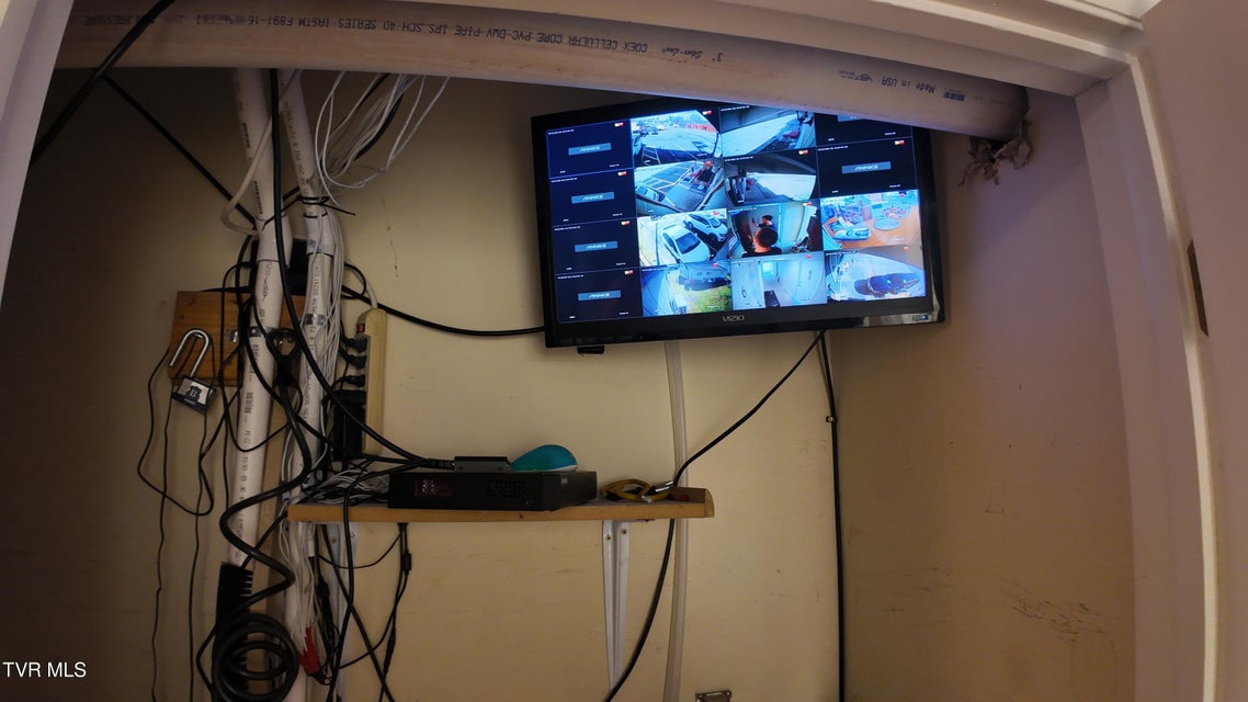 Photo #37: 1001 Roan Street