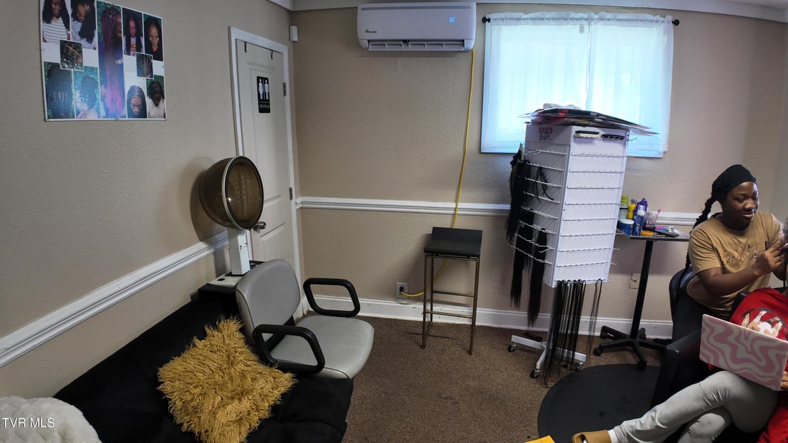 Photo #38: 1001 Roan Street