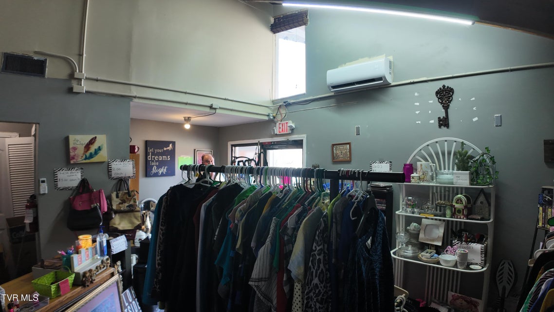 Photo #51: 1001 Roan Street