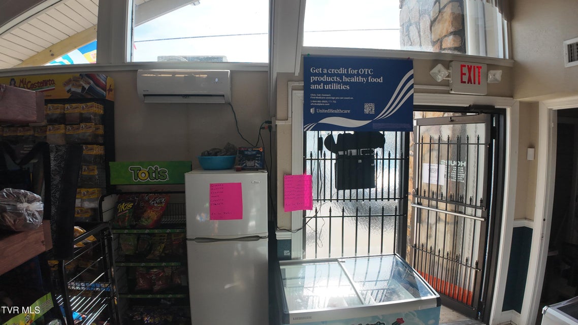 Photo #61: 1001 Roan Street