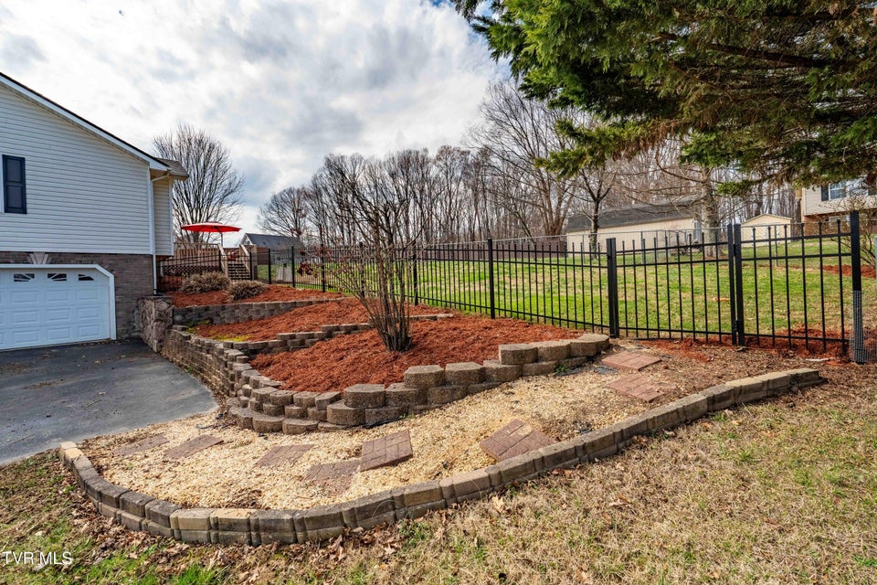 Photo #38: 86 Mulberry Bend