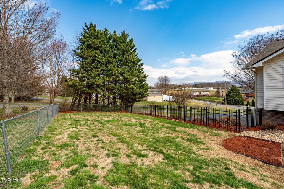 Photo #40: 86 Mulberry Bend