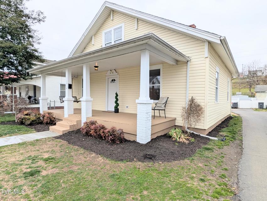 Photo #27: 1514 Sullivan Street