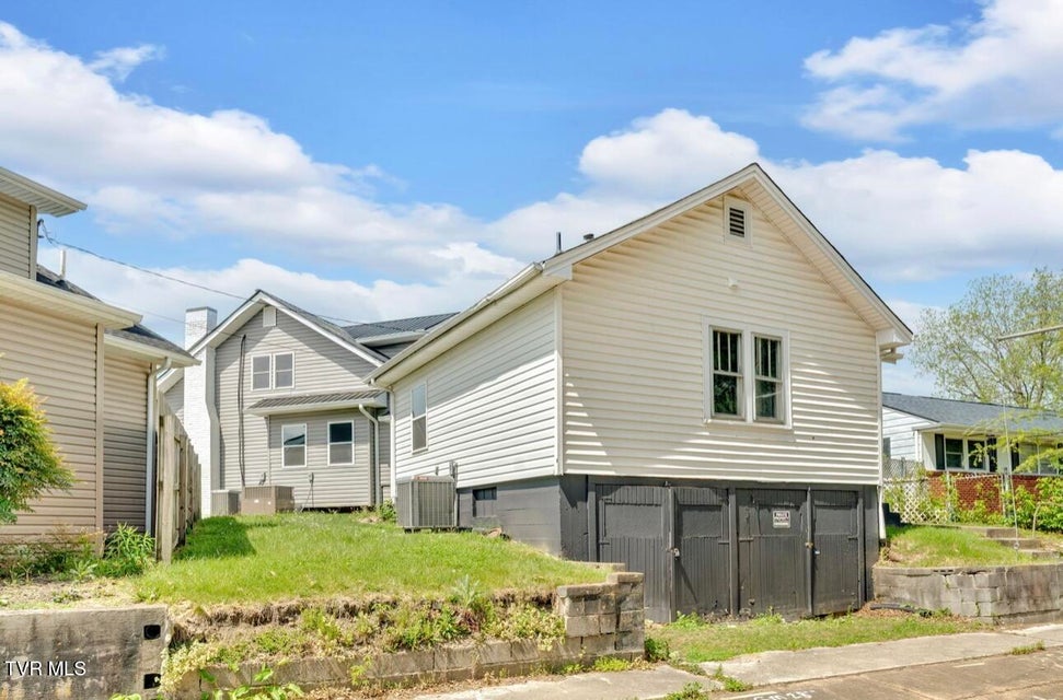 Photo #28: 1246 Center Street