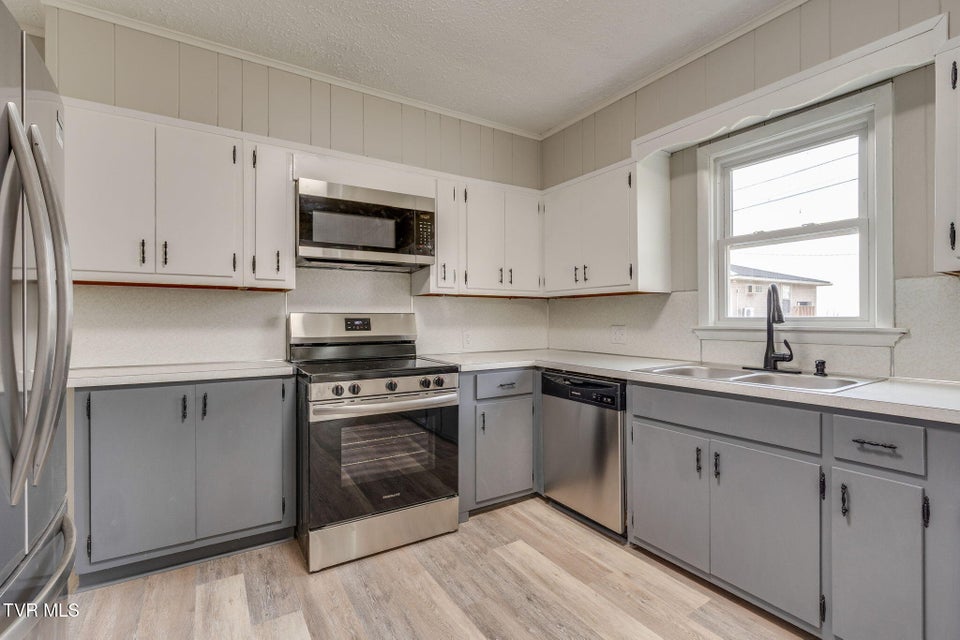 Photo #10: 1223 Wayne Street