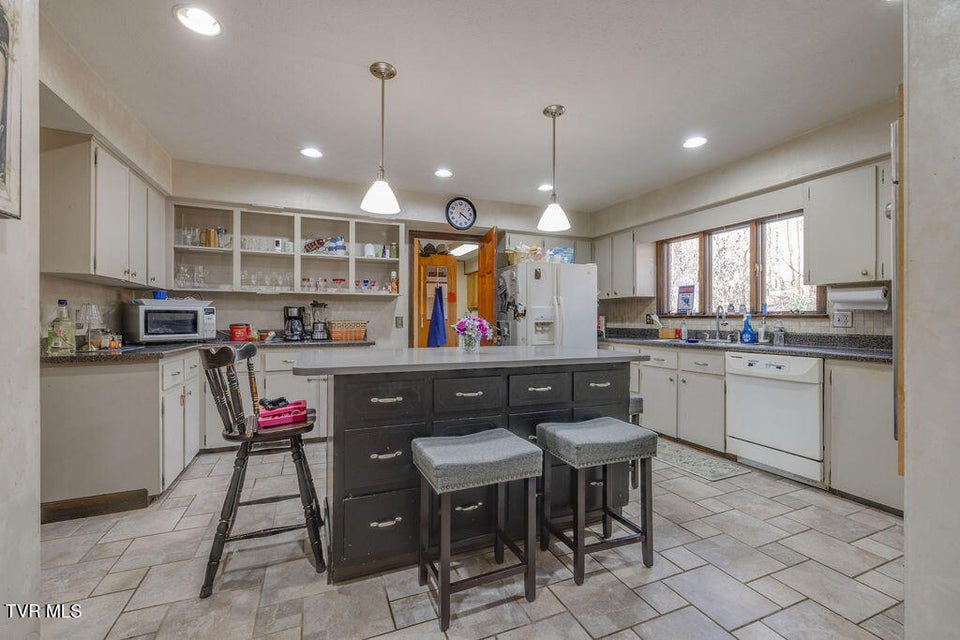 Photo #17: 250 Hummingbird Lane