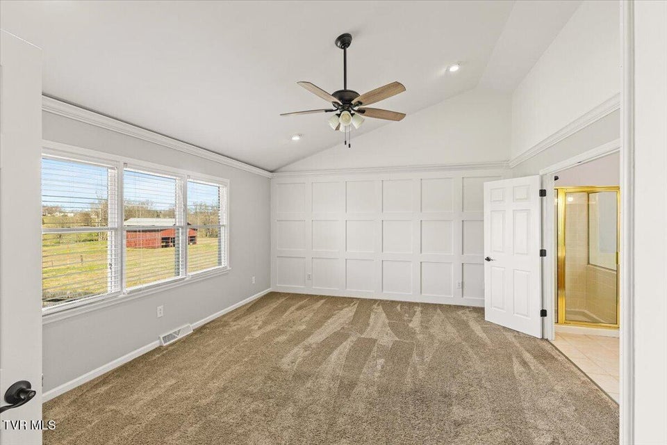 Photo #37: 171 Flourville Road