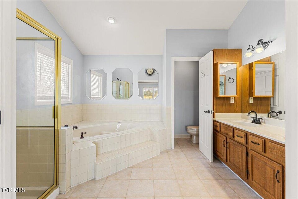 Photo #40: 171 Flourville Road