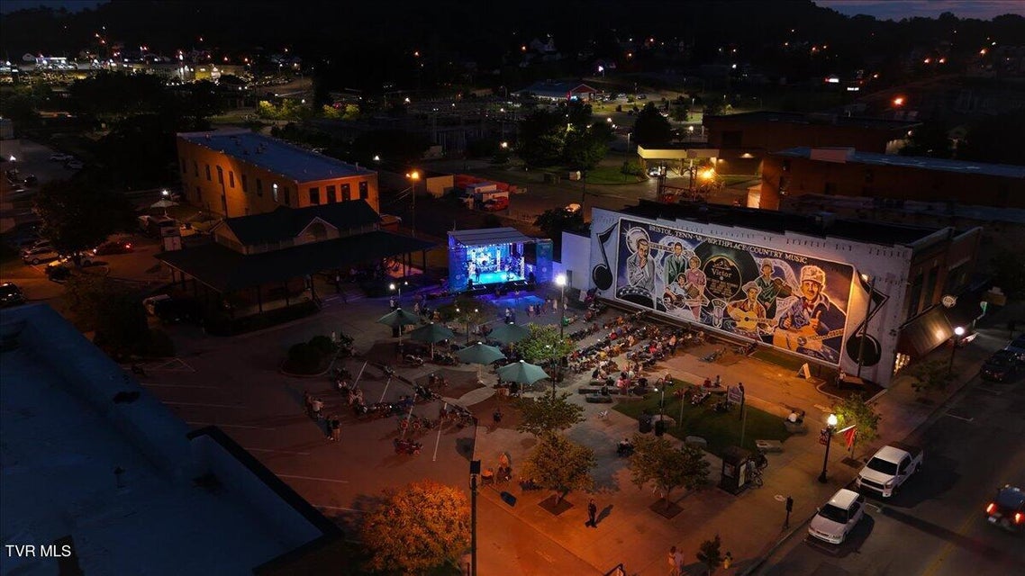 Photo #32: 455 Westin Drive