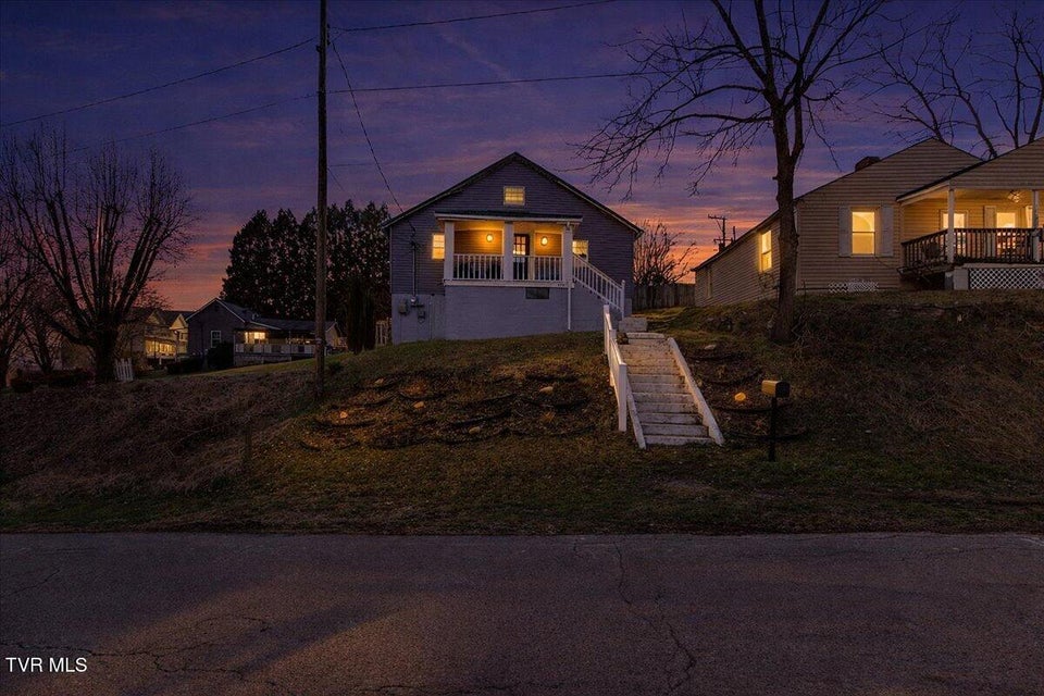 Photo #5: 455 Westin Drive