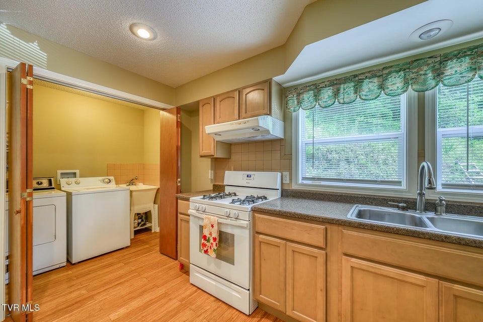 Photo #22: 7519 Wolf Run Road