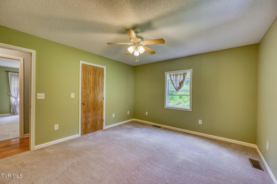 Photo #32: 7519 Wolf Run Road