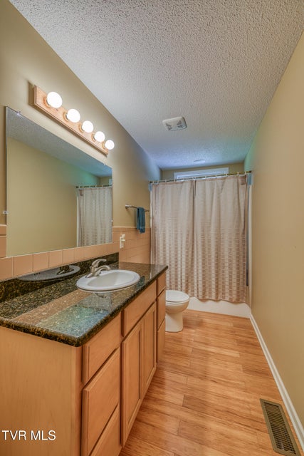 Photo #33: 7519 Wolf Run Road