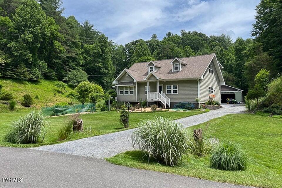 Photo #43: 7519 Wolf Run Road