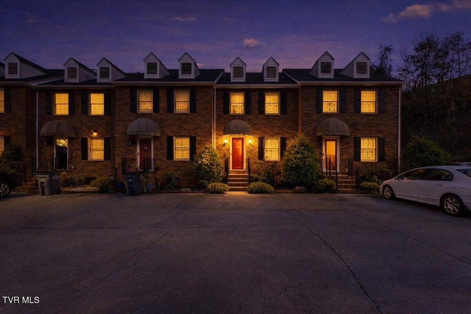 Photo #38: 461 Eastley Court