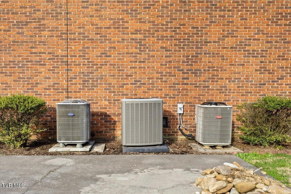 Photo #41: 461 Eastley Court