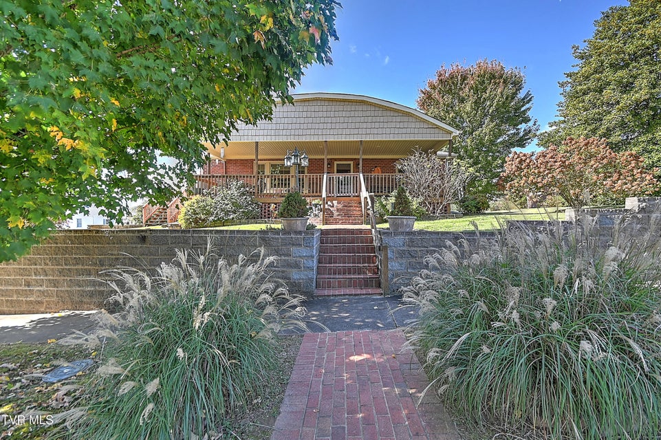 Photo #2: 700 Park Street