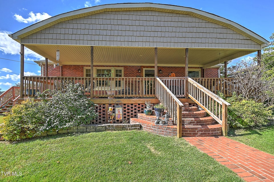 Photo #4: 700 Park Street