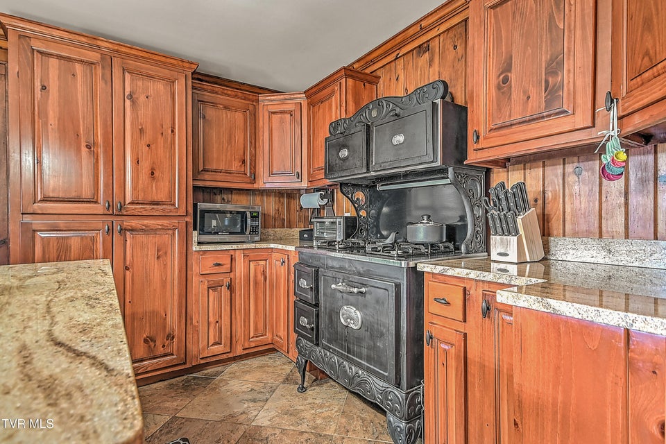 Photo #13: 700 Park Street