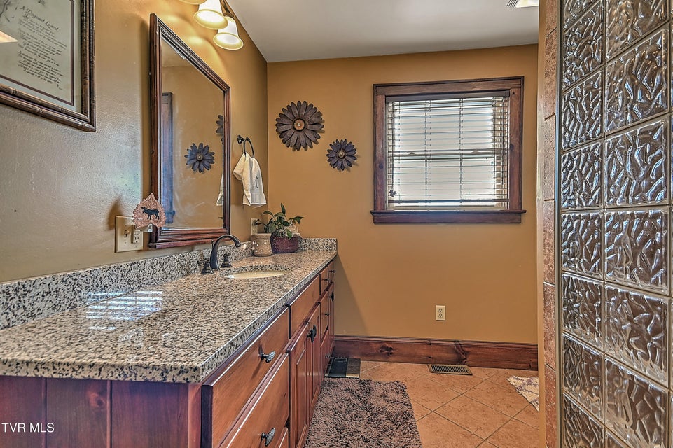 Photo #33: 700 Park Street