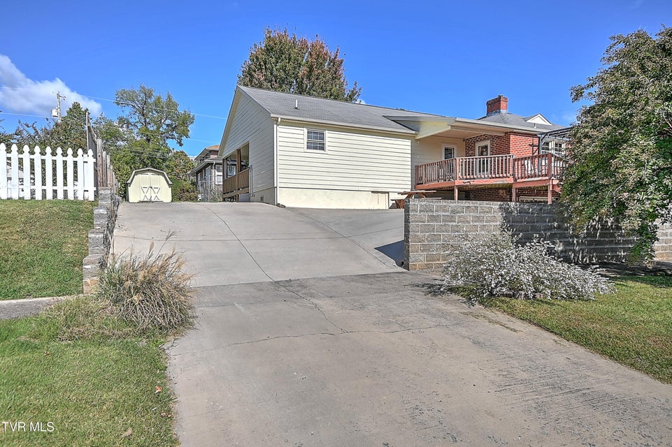 Photo #37: 700 Park Street