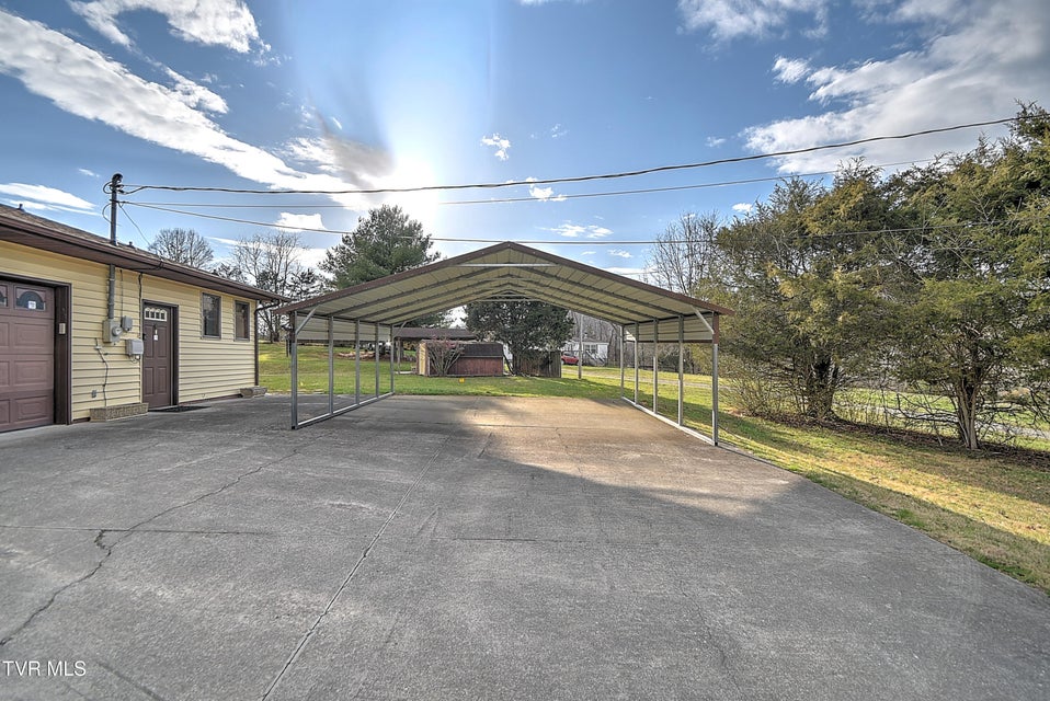 Photo #31: 805 Clairmont Road